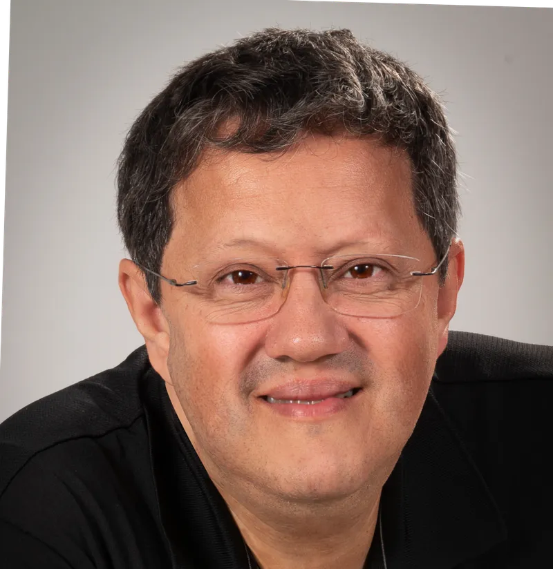 Retrato de Jorge Toledo, autor do livro Por um triz